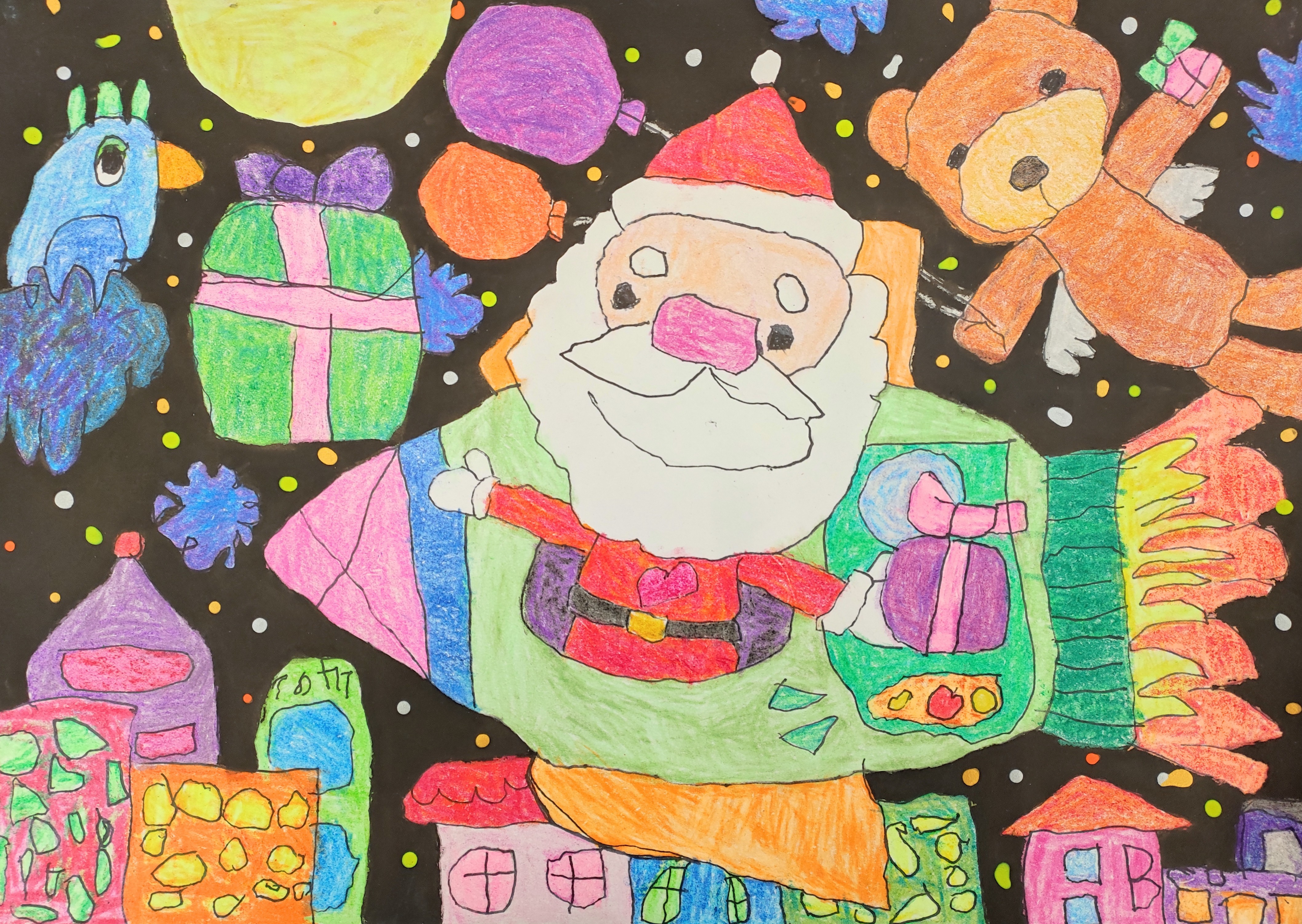 <div>繽紛聖誕-幼稚園初級組(K1至K2)-冠軍-陳愷淇</div>
<div></div>
<div>構圖設計豐富，色彩鮮豔，作品充滿著快樂的聖誕氣氛。</div>
<div>聖誕老人坐著火箭派聖誕禮物，造型可愛，想法新鮮，充滿創意。</div>
<div>小熊亦帶著氫氣球成為聖誕老人的助手，令構圖更豐富。</div>
<div>愷淇很聰明地運用了黑色的夜景，襯托出主體，使主題更突出。</div>