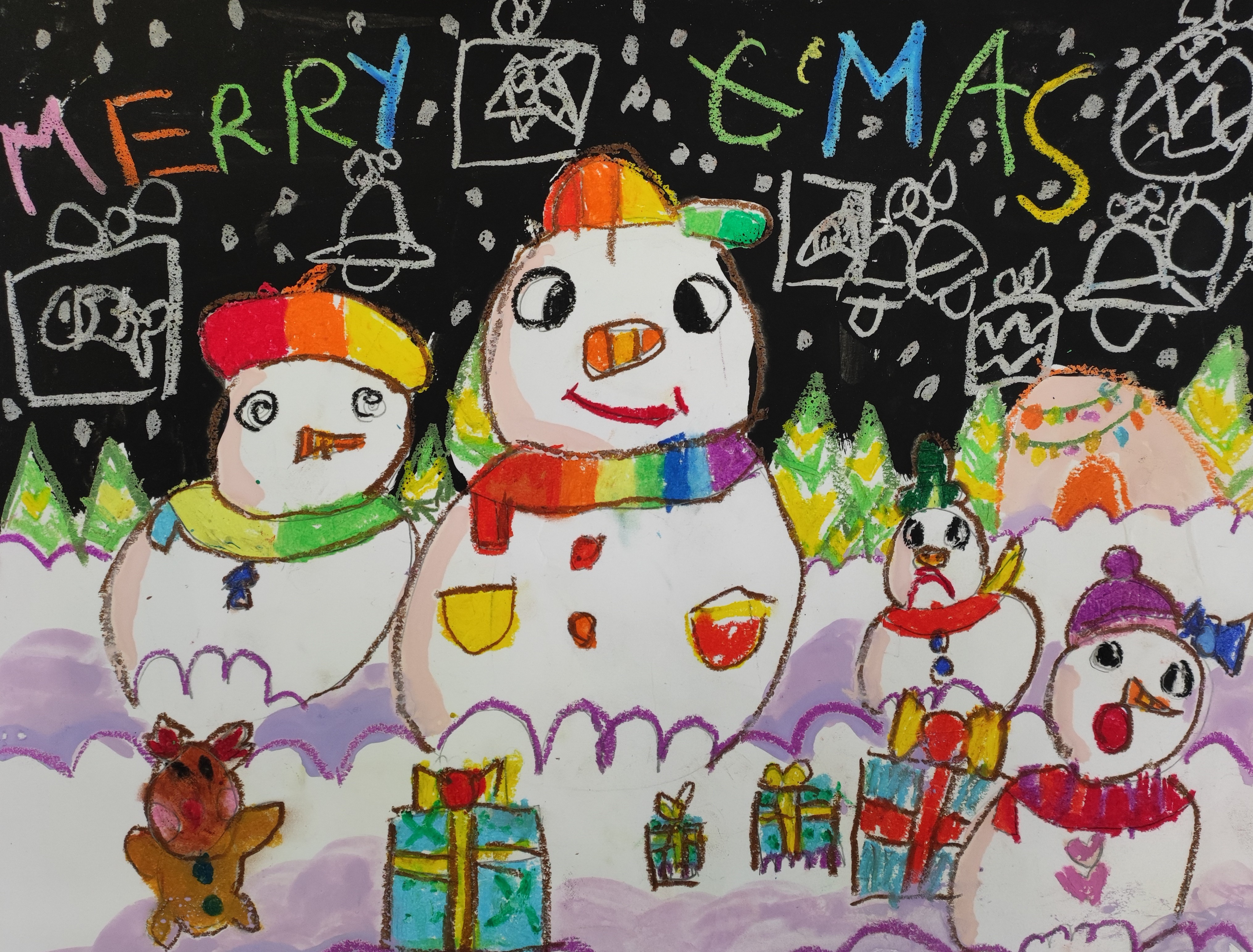 <div>繽紛聖誕-幼稚園高級組(K3)-亞軍-王千又</div>
<div>很可愛的雪人聖誕派對！雪人造型可愛，配色繽紛，雪地用色處理得不錯！</div>
<div>夜空中還有不同的聖誕元素，讓畫面更豐富。</div>